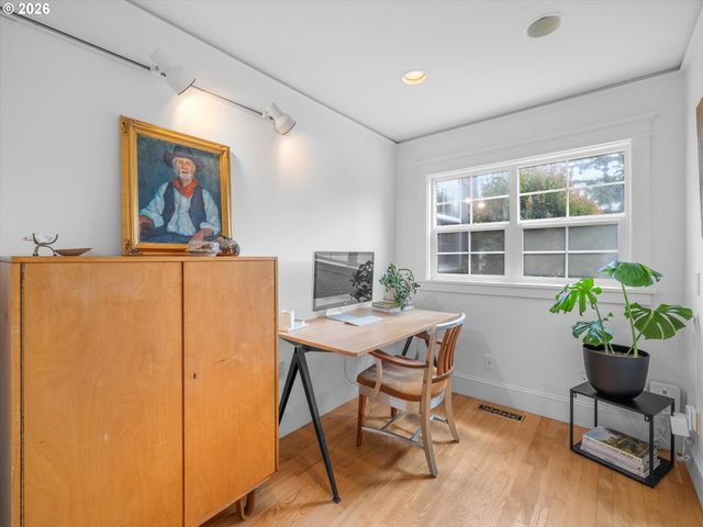 3331 Sw SEYMOUR St, Portland, OR 97239