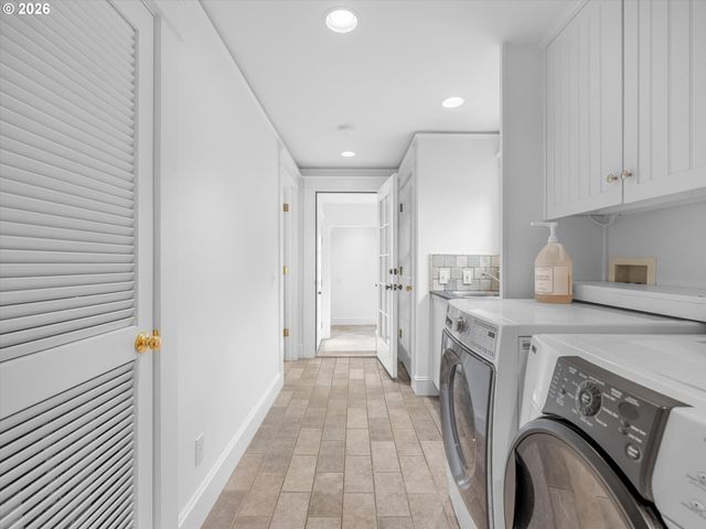 3331 Sw SEYMOUR St, Portland, OR 97239