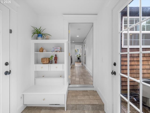 3331 Sw SEYMOUR St, Portland, OR 97239