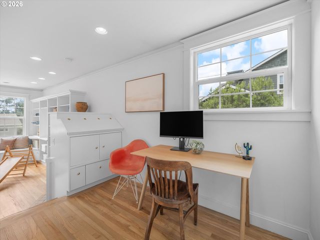 3331 Sw SEYMOUR St, Portland, OR 97239
