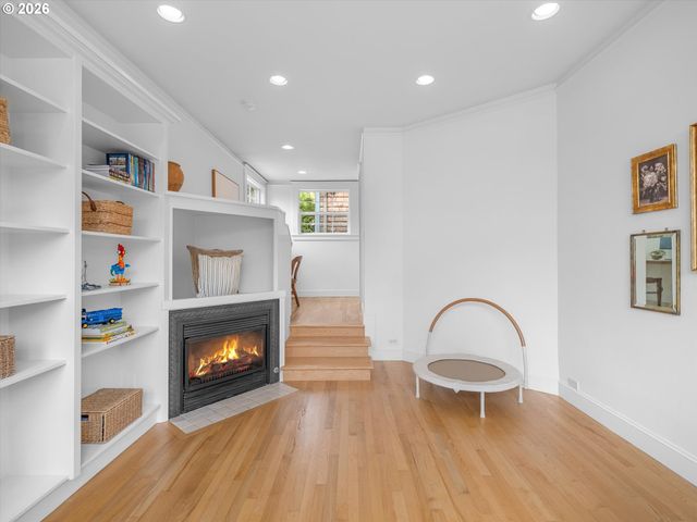 3331 Sw SEYMOUR St, Portland, OR 97239
