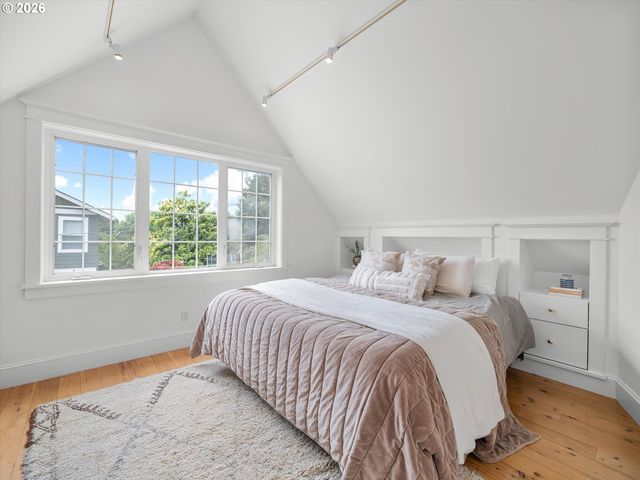 3331 Sw SEYMOUR St, Portland, OR 97239