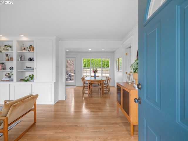 3331 Sw SEYMOUR St, Portland, OR 97239