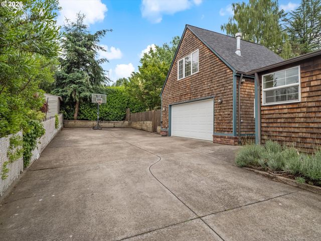3331 Sw SEYMOUR St, Portland, OR 97239