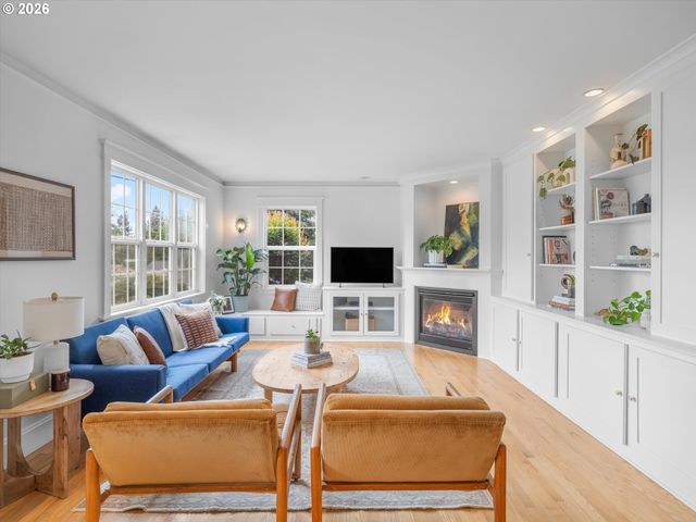 3331 Sw SEYMOUR St, Portland, OR 97239