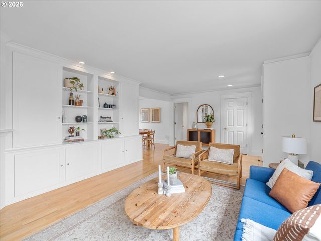 3331 Sw SEYMOUR St, Portland, OR 97239