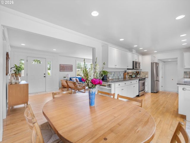 3331 Sw SEYMOUR St, Portland, OR 97239