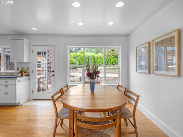 3331 Sw SEYMOUR St, Portland, OR 97239