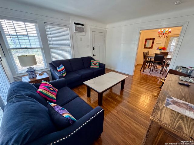 118 Callaghan Ave Apt B, San Antonio, TX 78210