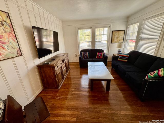 118 Callaghan Ave Apt B, San Antonio, TX 78210