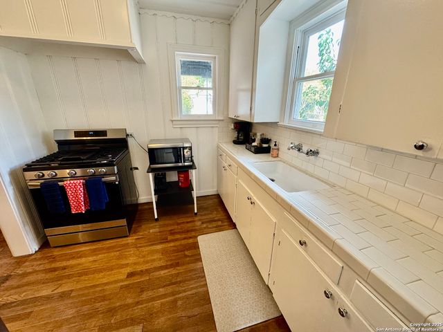 118 Callaghan Ave Apt B, San Antonio, TX 78210