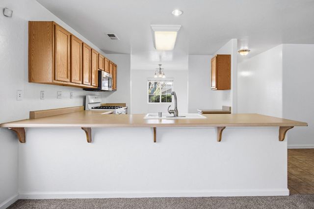 2650 W Sedona Avenue, Visalia, CA 93291