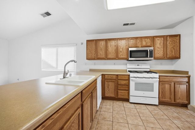 2650 W Sedona Avenue, Visalia, CA 93291