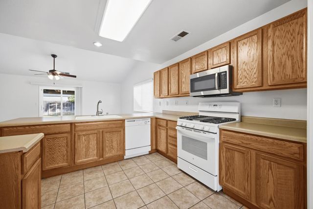 2650 W Sedona Avenue, Visalia, CA 93291