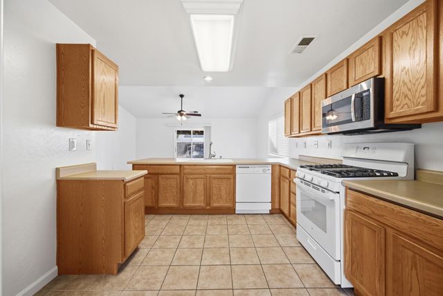 2650 W Sedona Avenue, Visalia, CA 93291