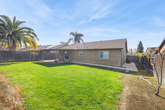 2650 W Sedona Avenue, Visalia, CA 93291