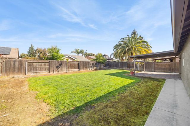 2650 W Sedona Avenue, Visalia, CA 93291