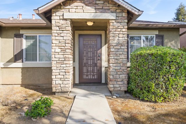 2650 W Sedona Avenue, Visalia, CA 93291