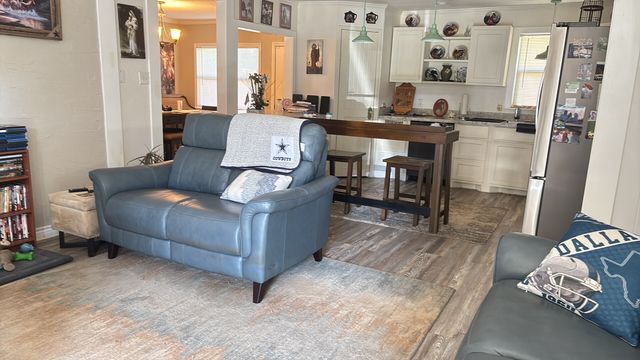 528 NW King Street, Burleson, TX 76028