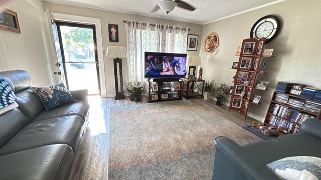 528 NW King Street, Burleson, TX 76028