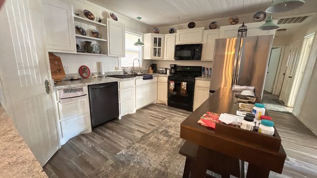 528 NW King Street, Burleson, TX 76028