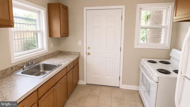 525 N CLINTON ST N, Baltimore, MD 21205