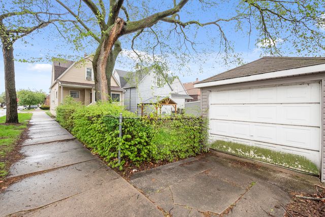 10700 S Avenue G, Chicago, IL 60617