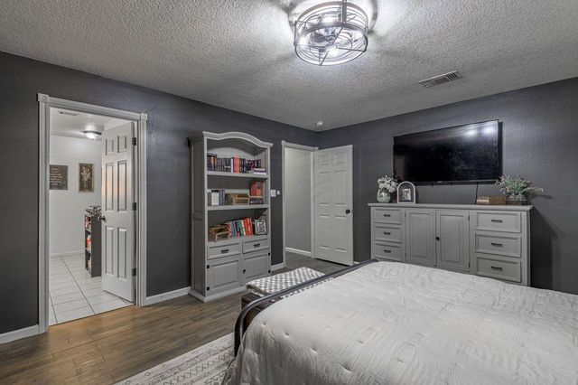 2203 Shannon Drive, Huntsville, TX 77320