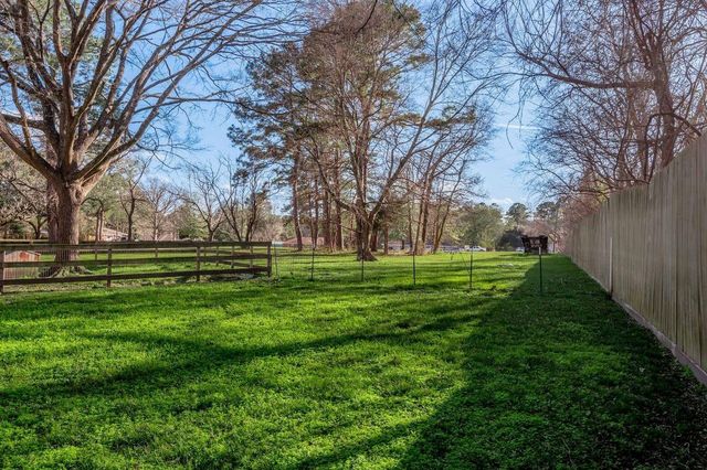 2203 Shannon Drive, Huntsville, TX 77320