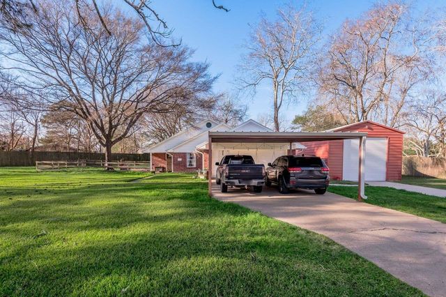 2203 Shannon Drive, Huntsville, TX 77320