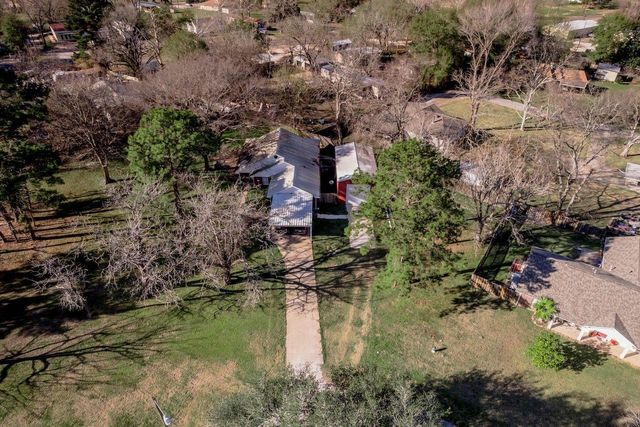 2203 Shannon Drive, Huntsville, TX 77320