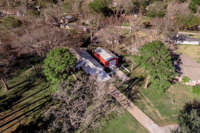 2203 Shannon Drive, Huntsville, TX 77320