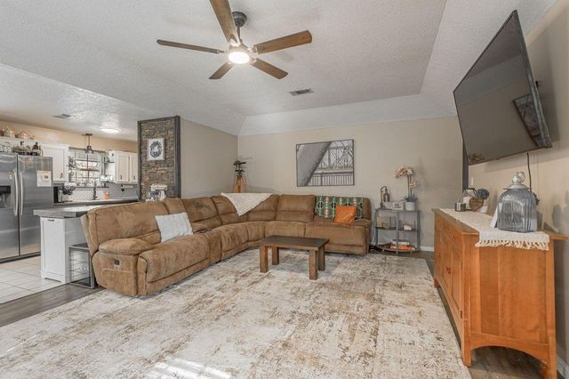 2203 Shannon Drive, Huntsville, TX 77320