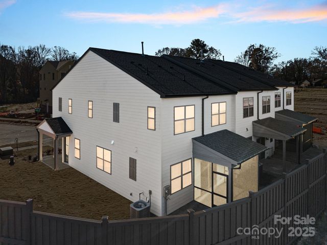 808 Garringer Place, Charlotte, NC 28208