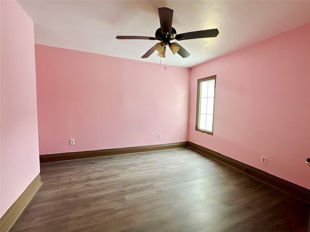 910 9th Ave, Beaver Falls, PA 15010