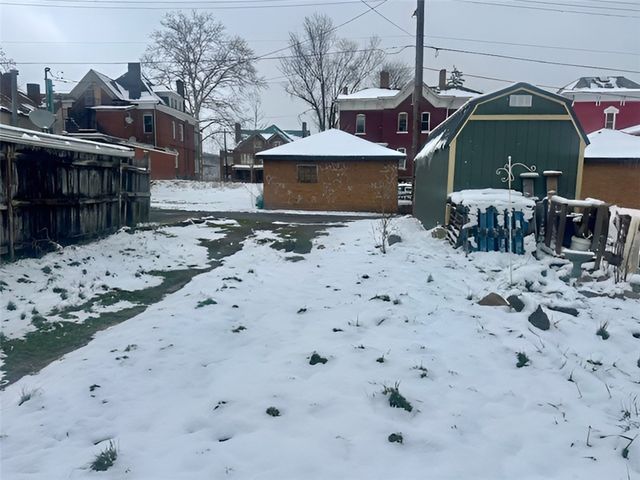 910 9th Ave, Beaver Falls, PA 15010