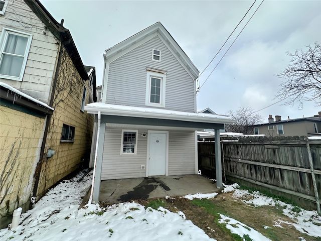 910 9th Ave, Beaver Falls, PA 15010