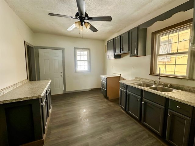 910 9th Ave, Beaver Falls, PA 15010