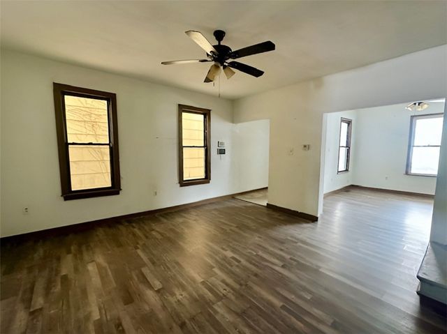 910 9th Ave, Beaver Falls, PA 15010