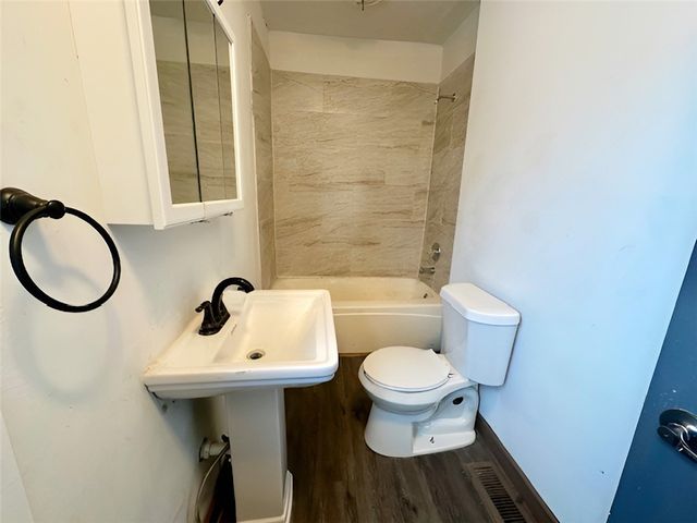 910 9th Ave, Beaver Falls, PA 15010