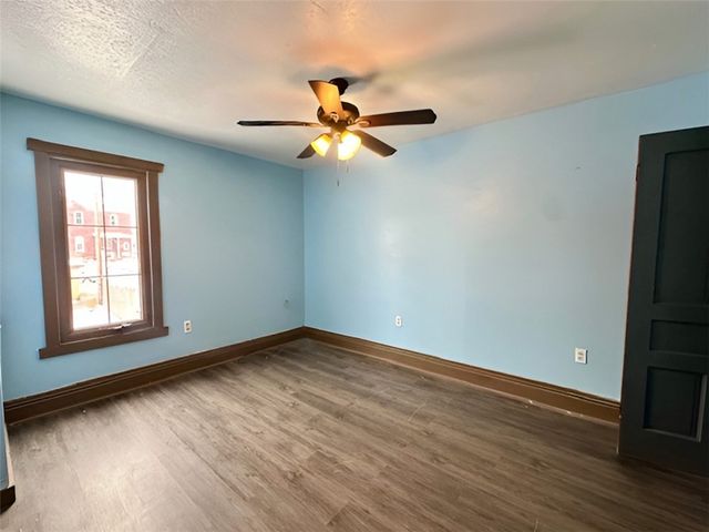 910 9th Ave, Beaver Falls, PA 15010