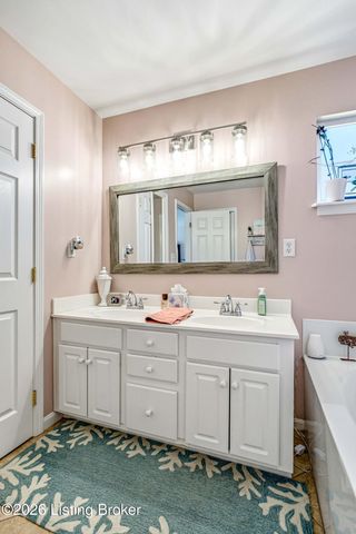 16408 Snaffel Bit Ct, Louisville, KY 40245