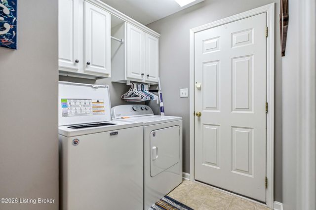 16408 Snaffel Bit Ct, Louisville, KY 40245