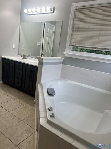 7806 Belmont Stakes Dr, Midlothian, VA 23112