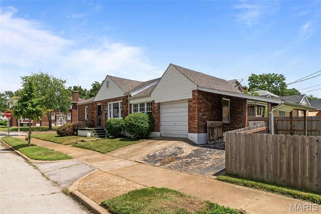 6736 Julian Avenue, University City, MO 63130