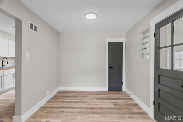 6736 Julian Avenue, University City, MO 63130