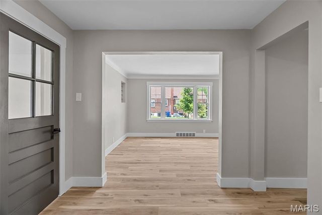 6736 Julian Avenue, University City, MO 63130