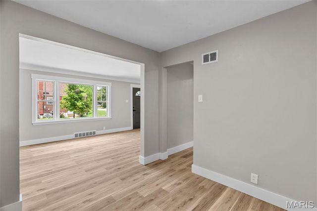 6736 Julian Avenue, University City, MO 63130