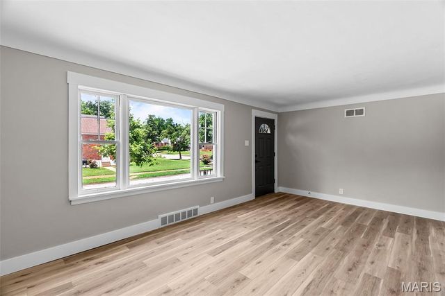 6736 Julian Avenue, University City, MO 63130
