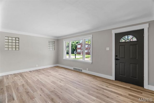 6736 Julian Avenue, University City, MO 63130